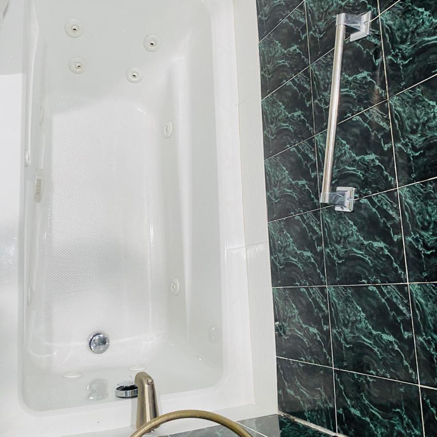 Room With Jacuzzi, Massage Seat, And Parking Space, The Best Choices!! North Bergen Exterior photo